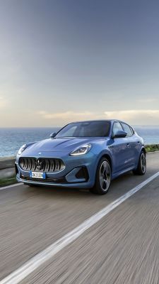 Maserati Grecale Folgore moving on a road that runs along the sea