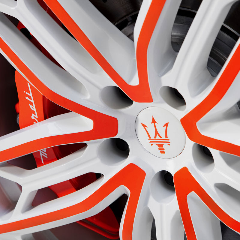 Maserati Fuoriserie Unica: Felge und Bremssattel in Rot-Weiß