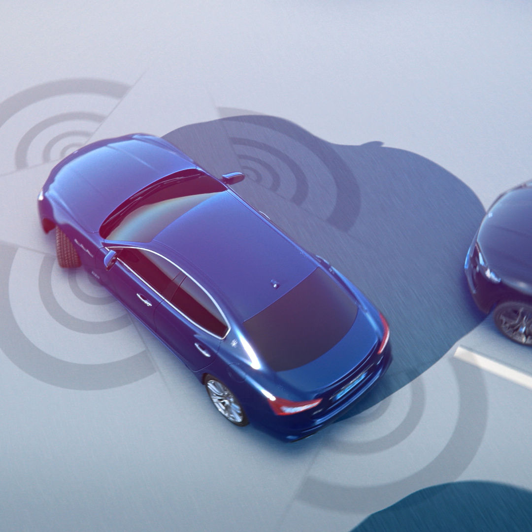 Camera con visione a 360 gradi con vista su due modelli Maserati