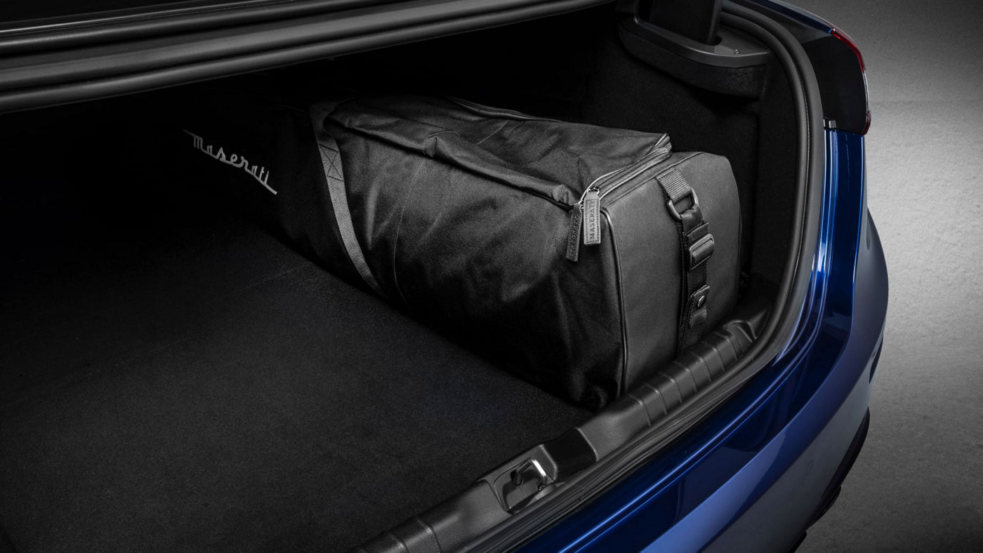 Maserati Ghibli accessories - Loading Edge Protective Mat and Ski/Snowboard Bag