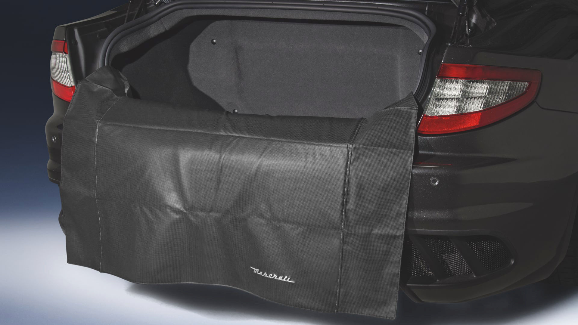Maserati GranCabrio Original-Zubehör: Schutzmatte für Kofferraum