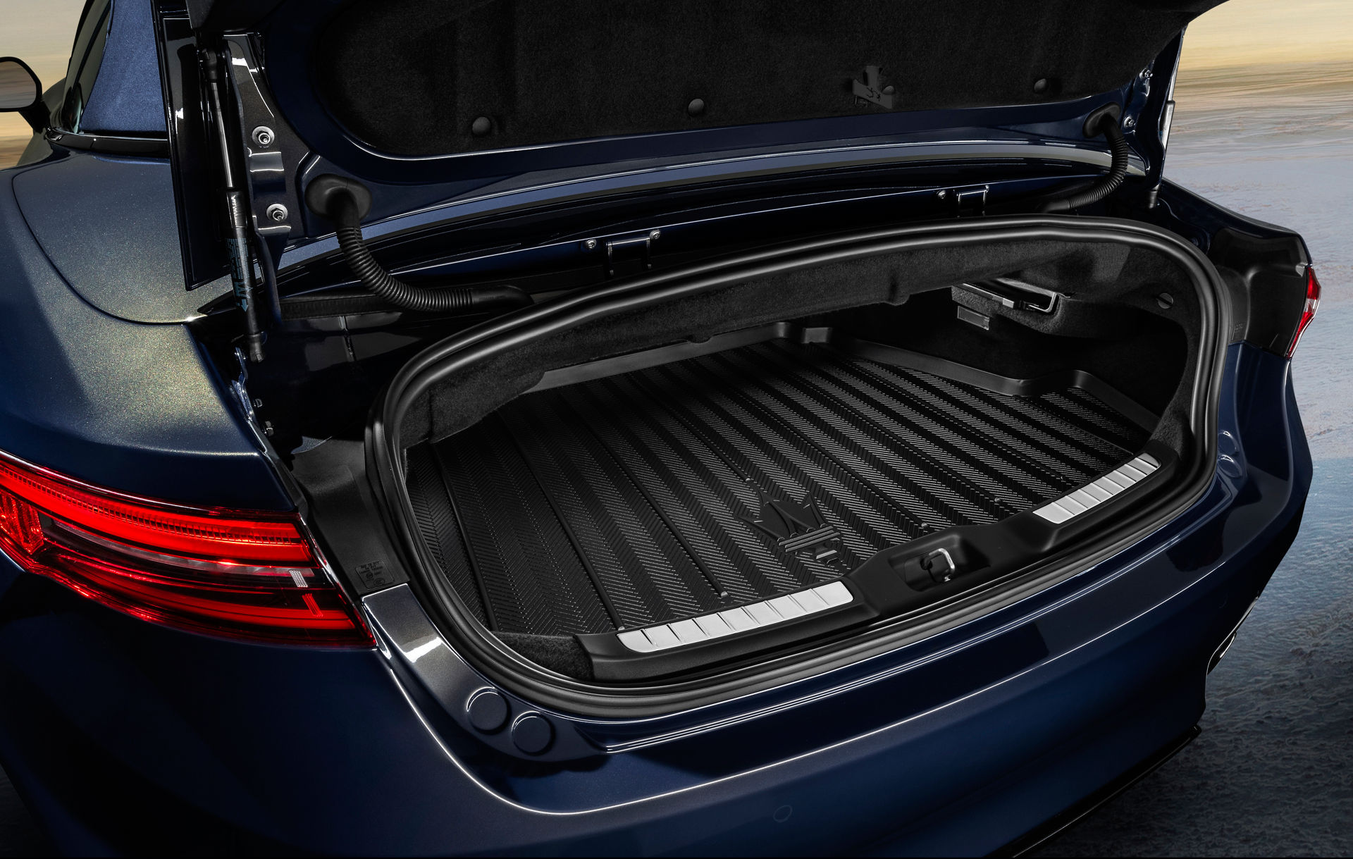 luggage-compartment-mat