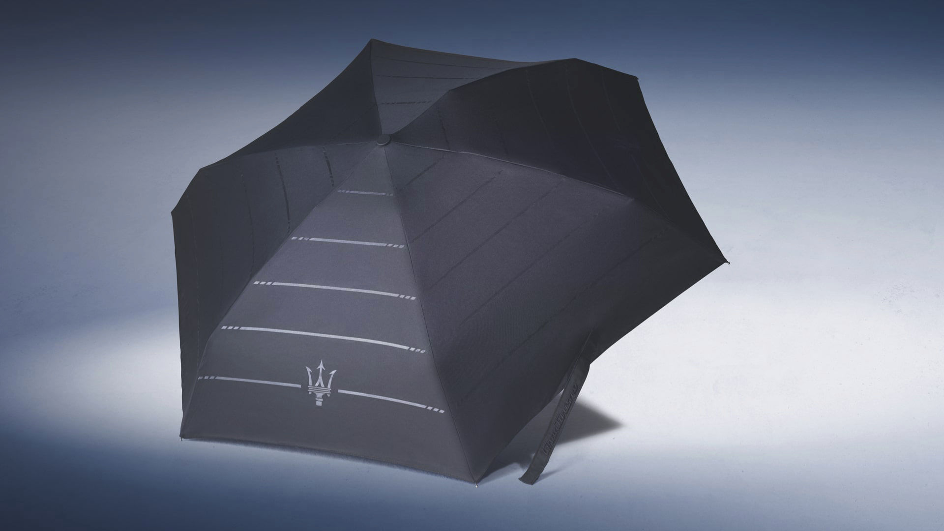 Maserati Zubehör: Regenschirm mit Maserati Logo