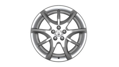 Maserati GranCabrio Reifen: ASTRO DESIGN SILBER Vorderreifen: 8.5J x 20” Hinterreifen: 10.5J x 20”