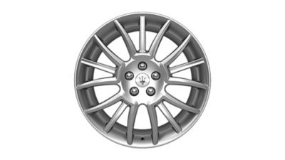 Maserati GranCabrio Reifen: TRIDENT DESIGN SILBER Vorderreifen: 8.5J x 20” Hinterreifen: 10.5J x 20”
