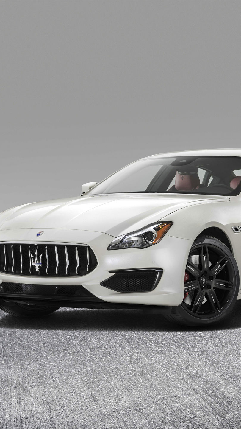 Maserati Quattroporte in Weiß, Front-Ansicht