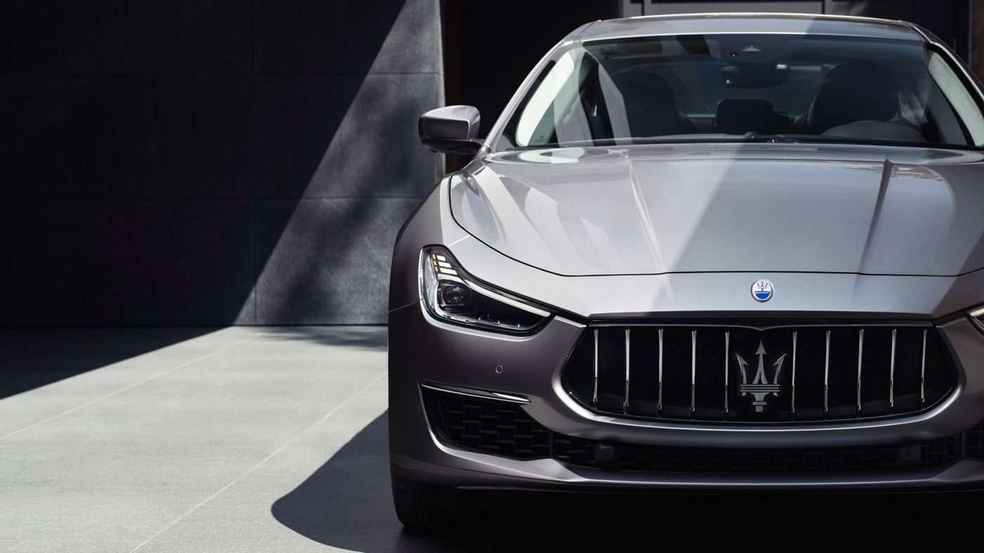 Maserati Ghibli - front view - grey wall on the background