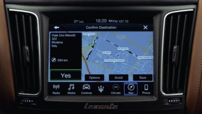 Maserati Display: Navigationsadresse eingeben unter "Nav"