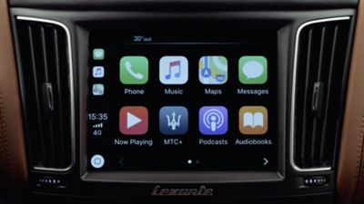 Maserati display and Apple CarPlay: connect your iOS mobile device