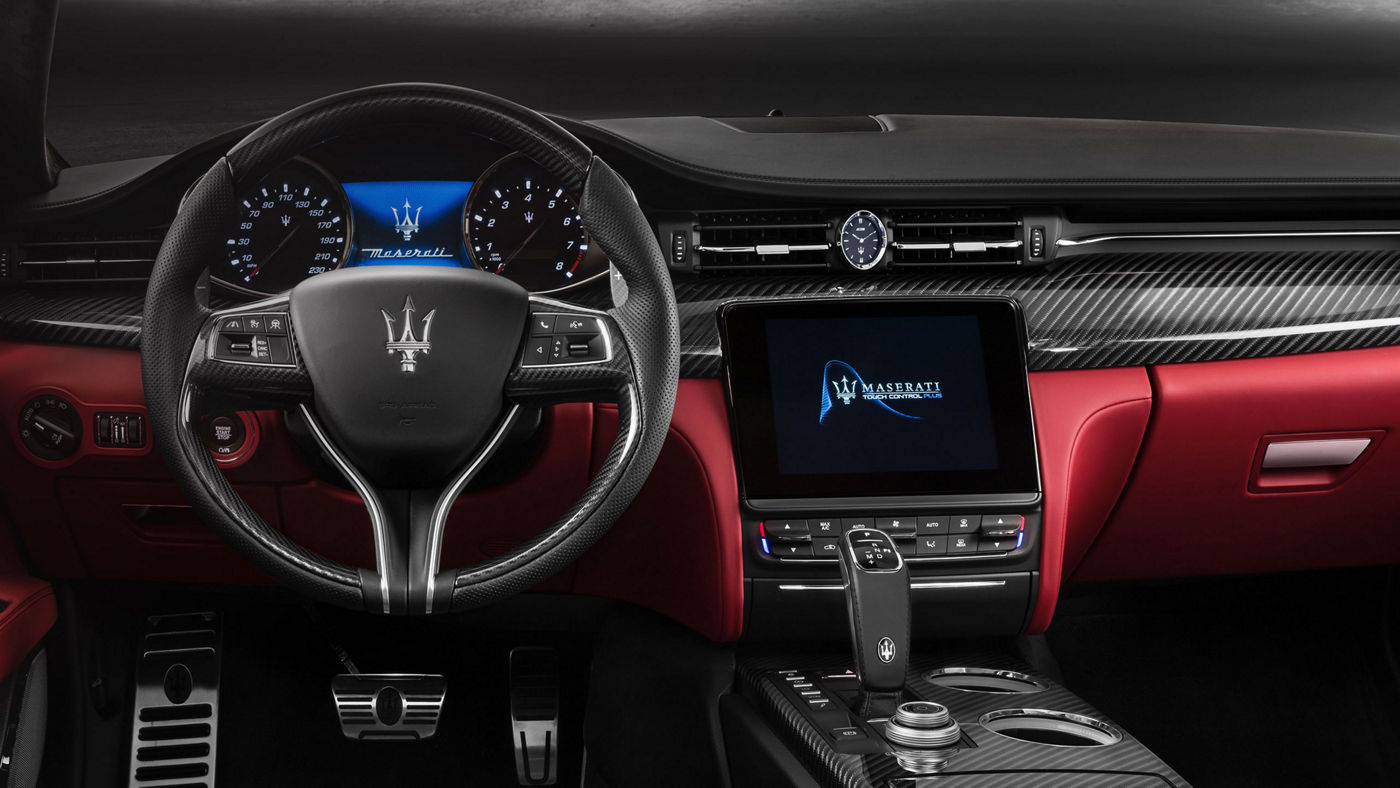 Maserati Armaturenbrett, schwarz-rot