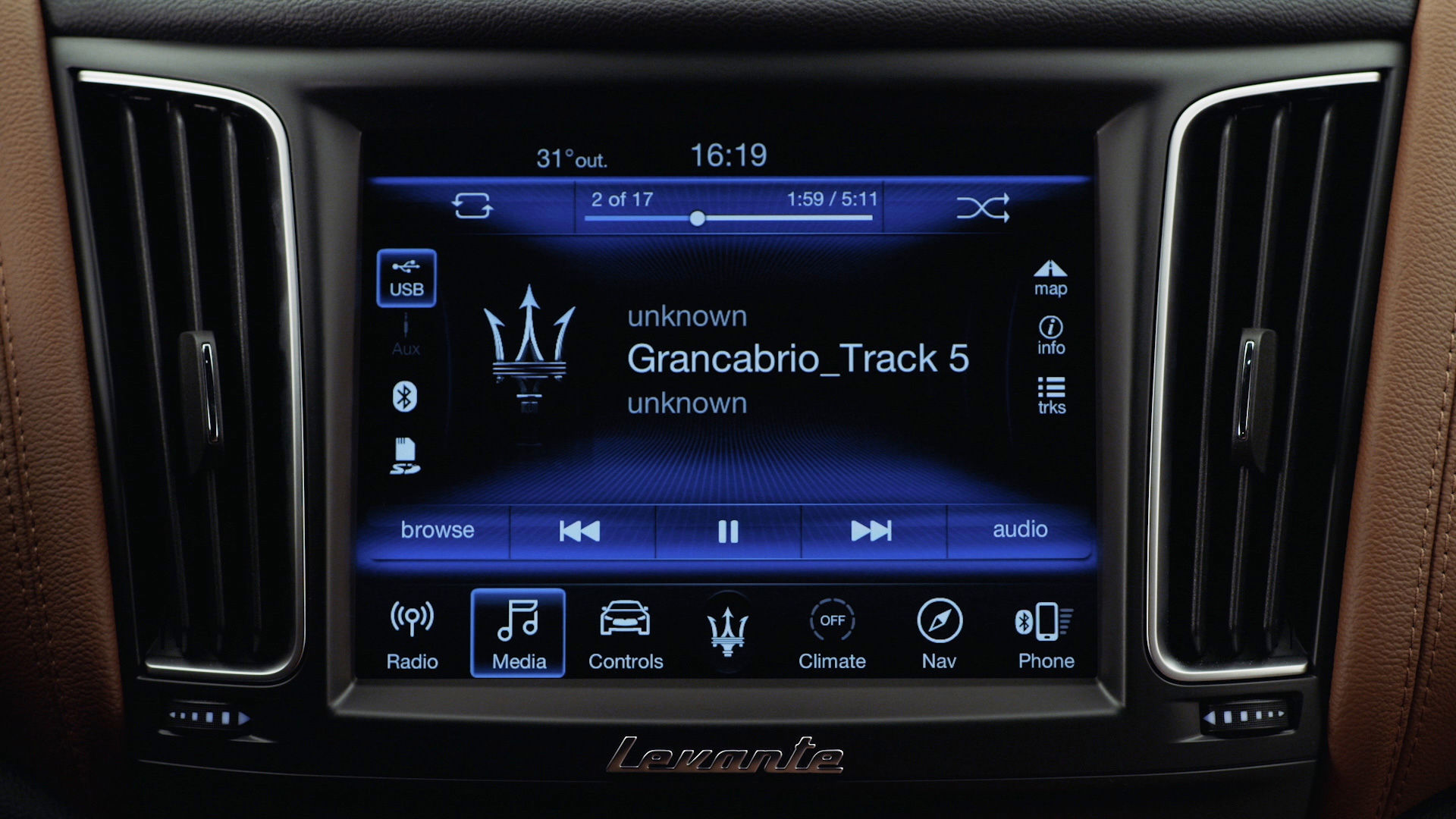 Maserati display and Bluetooth connection: Media
