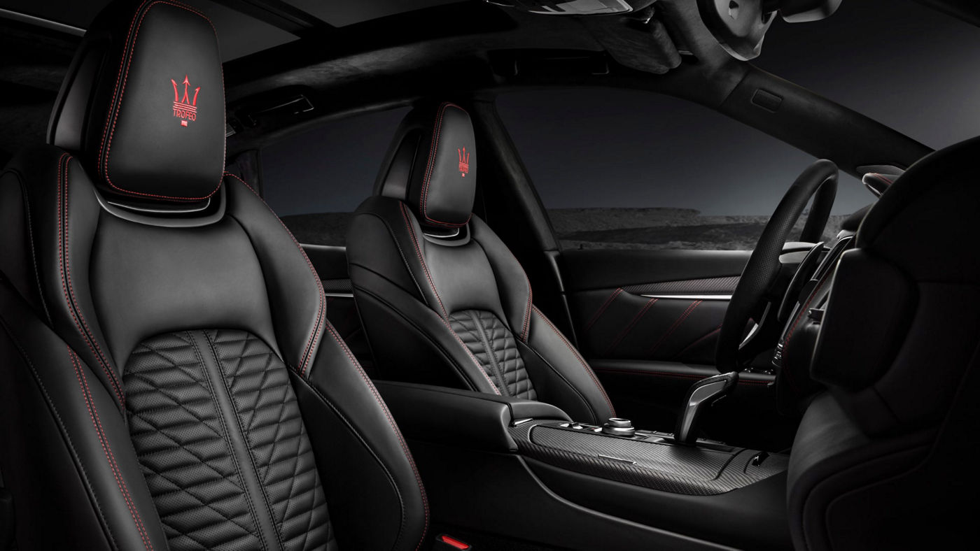 Know your Maserati from inside: picture of black leather interior