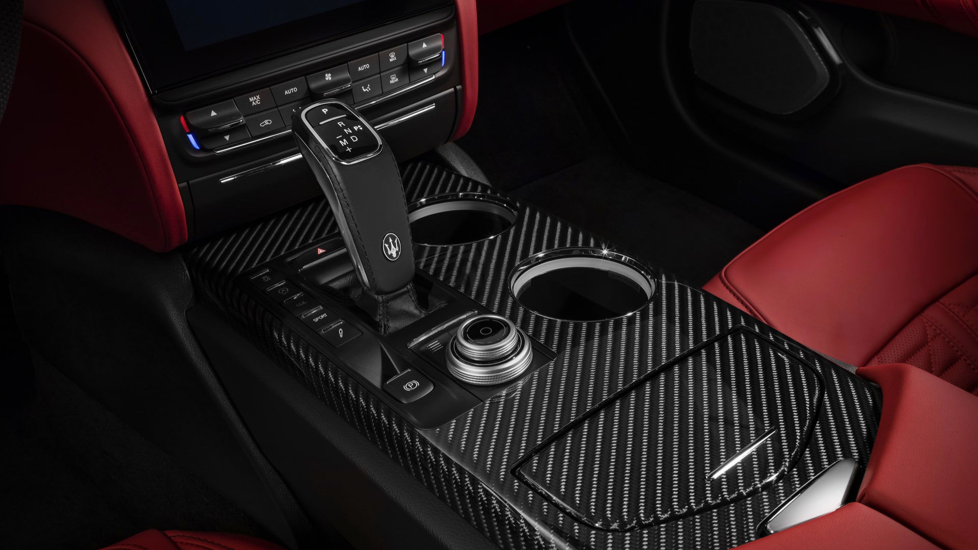 Maserati interior: black automatic gearbox