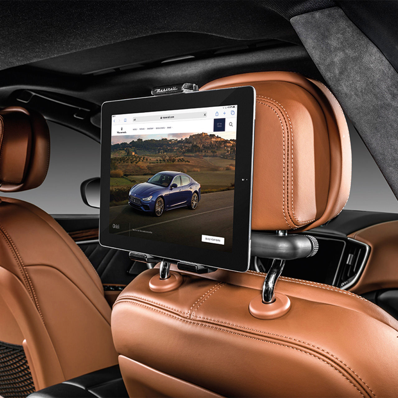 Support for tablets and tablets inside Maserati Ghibli