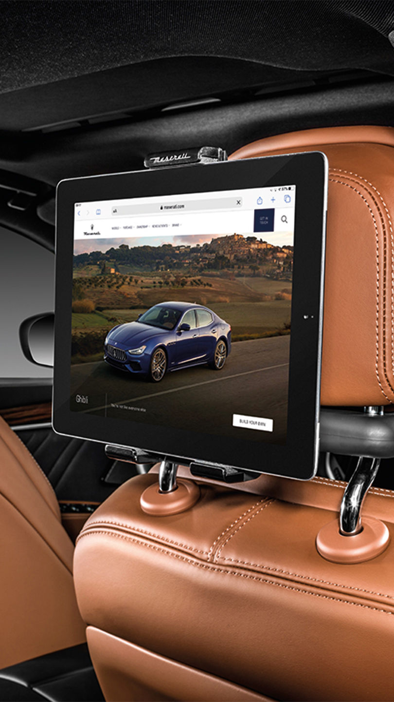 Support for tablets and tablets inside Maserati Ghibli