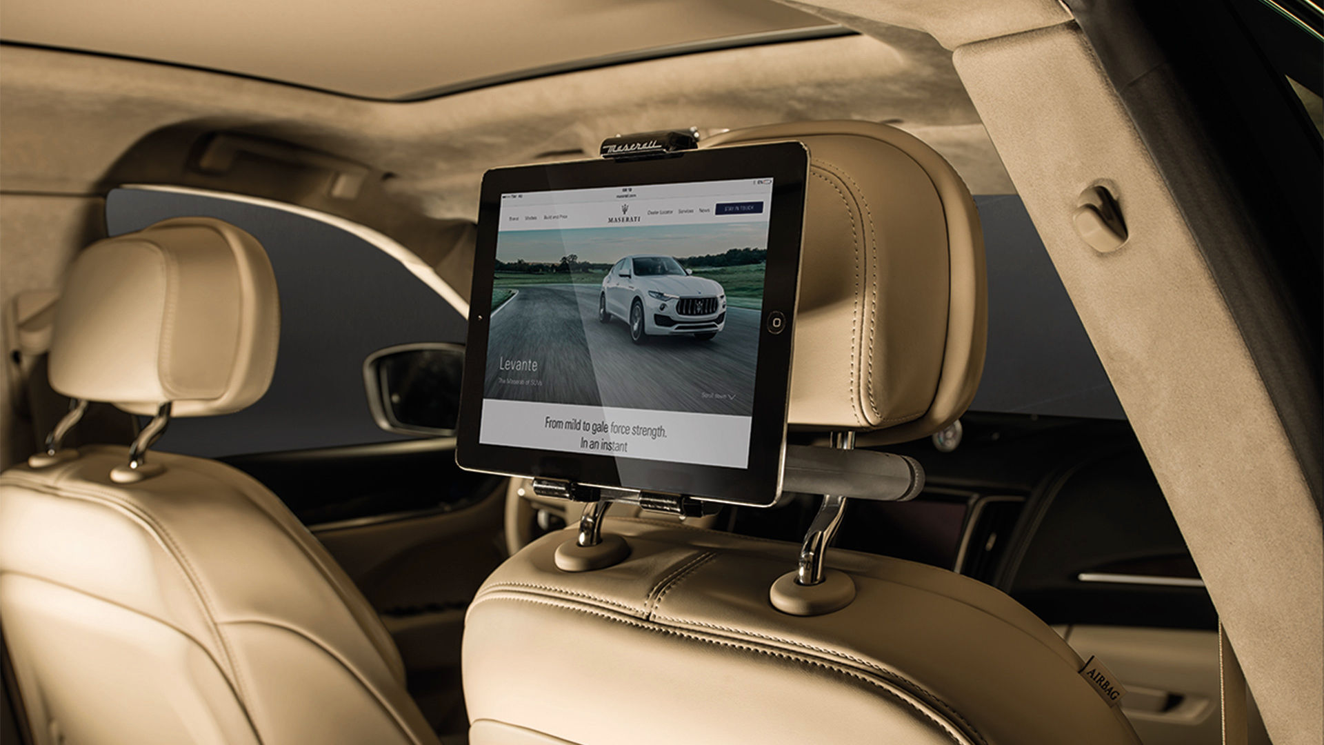 Supporto per tablet su sedile Maserati Levante 