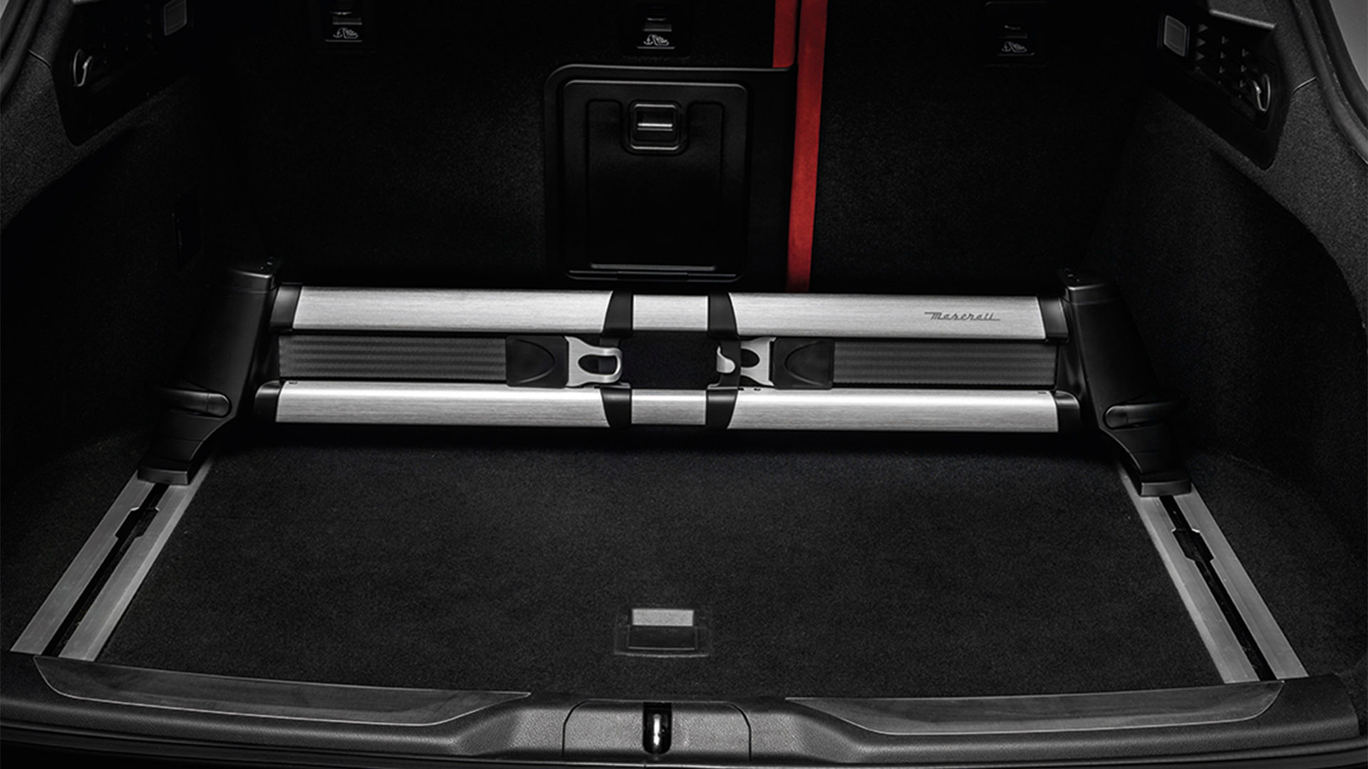 Luggage compartment adaptive divider of Maserati Levante