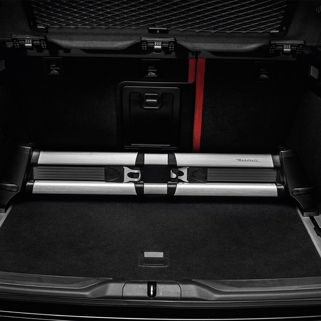 Luggage compartment adaptive divider of Maserati Levante