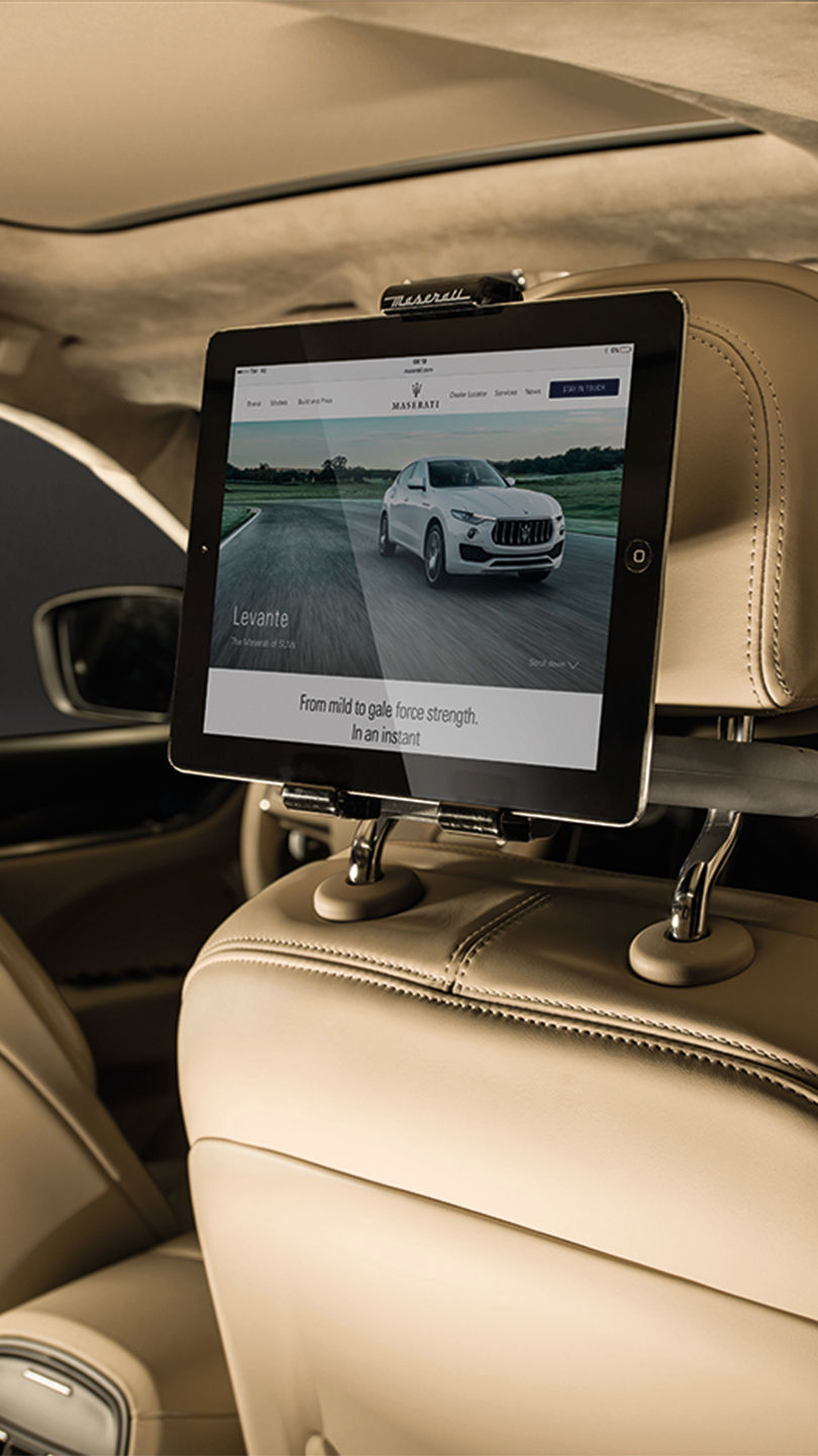 Supporto per tablet su sedile Maserati Levante
