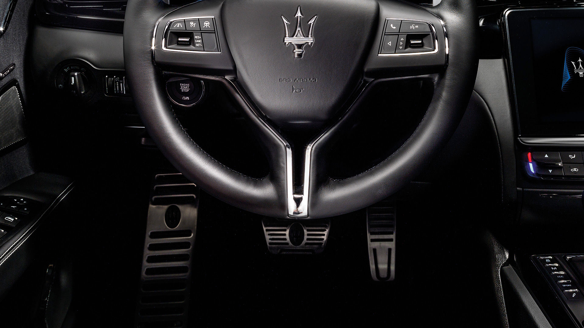 Maserati Quattroporte steering wheel and pedals