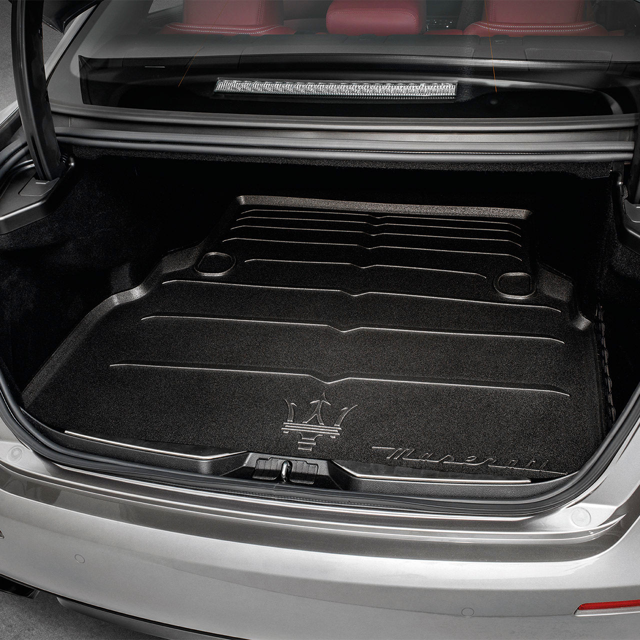 Maserati Quattroporte trunk