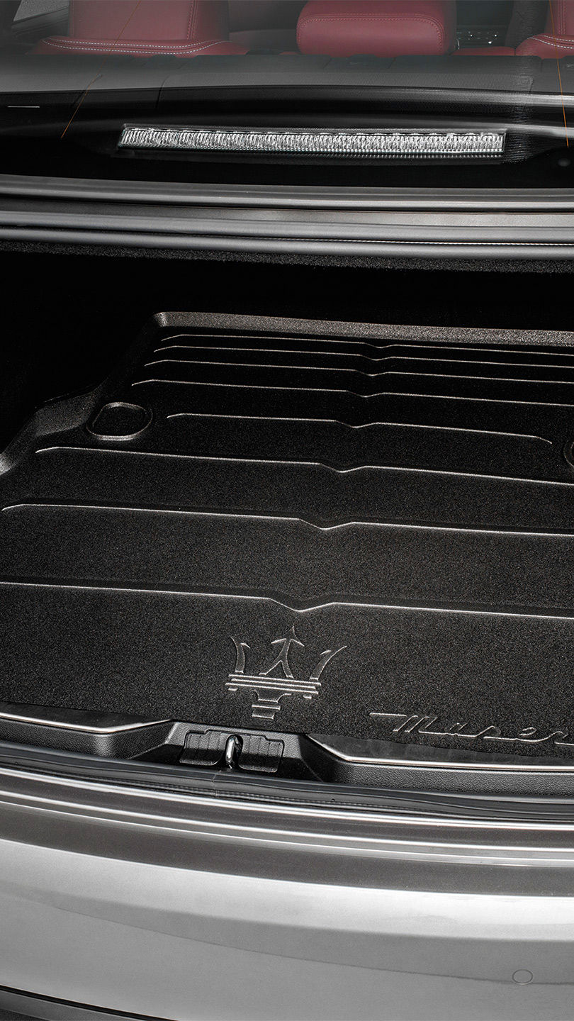 Luggage compartment mat of Maserati Quattroporte GTS