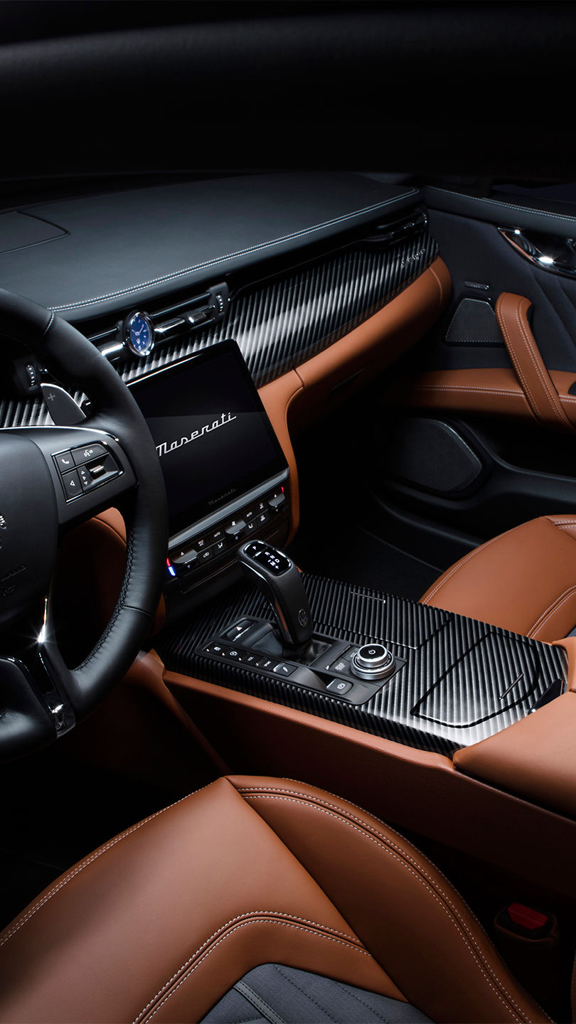 Interni con inserti in carbonio di Maserati Quattroporte