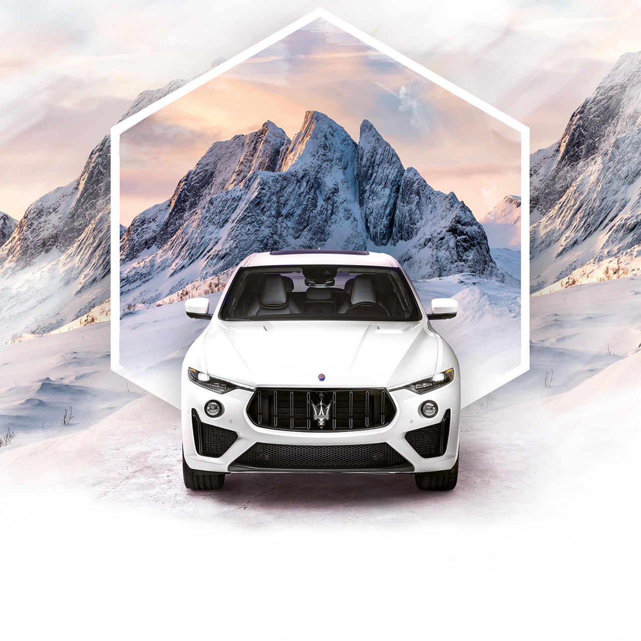 Bannière avec une Maserati Levante blanche devant un décor de montagne