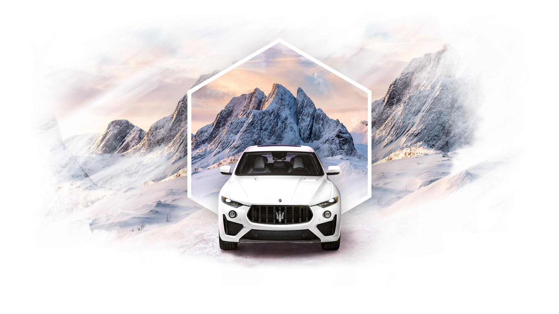 Maserati Levante con montagne nello sfondo