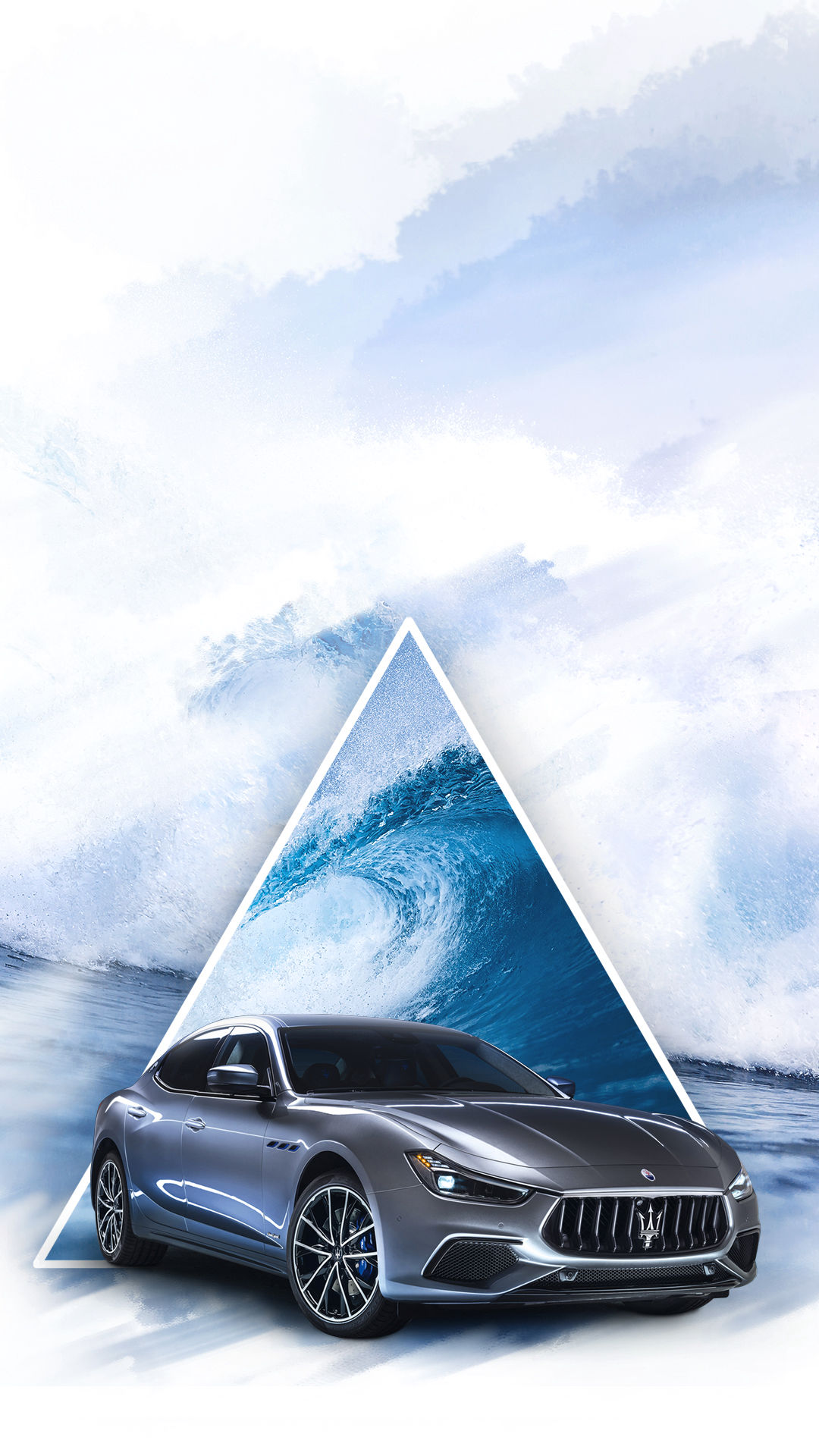 Maserati Ghibli auf dreieckigem Hintergrund mit Meer
