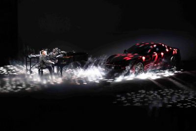 maserati-meccanica-lirica-man-plays-the-piano-theater-desktop