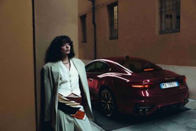 maserati-meccanica-lirica-returns-to-modena-woman-car-back-view-desktop