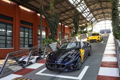 maserati-mechanics-opera-two-cars-going-down-ramp-desktop