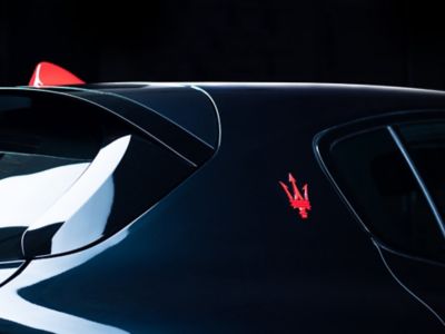 Red-exterior-accents2-grecale-serie-italia