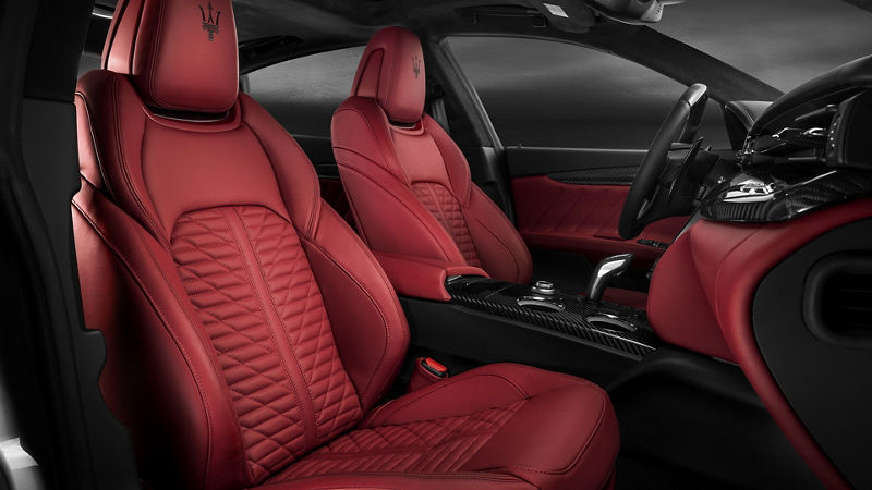 Maserati - Détail de sièges et intérieurs - Rosso