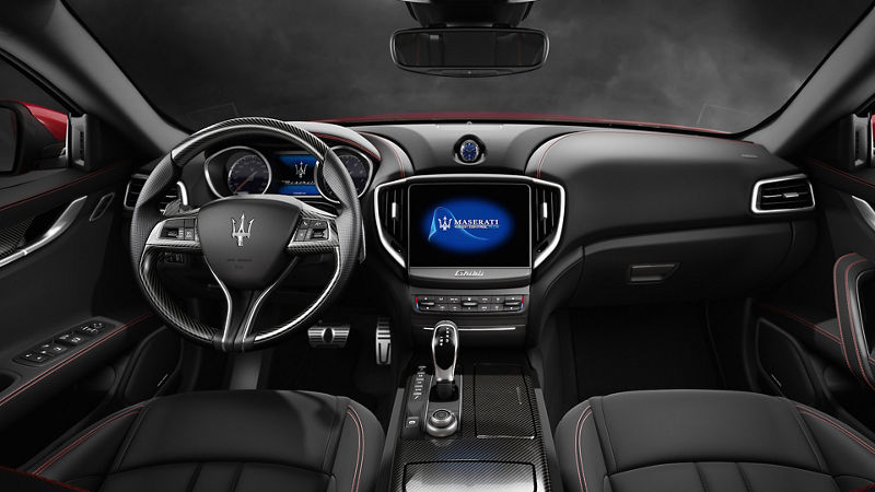 Maserati Ghibli - Détail volant et levier de vitesses - Nero