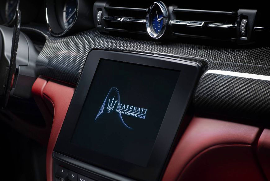 2018 Maserati Quattroporte Dashboard Touchscreen