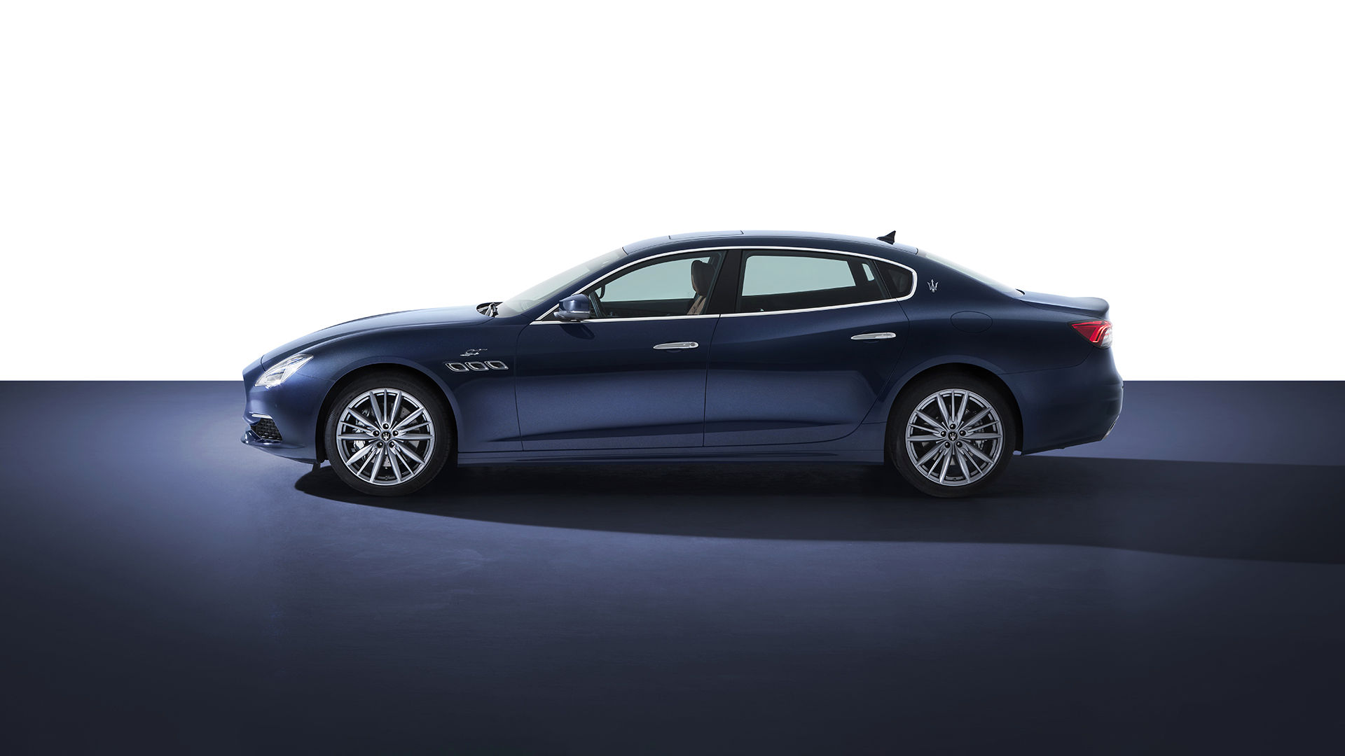 Sideview of Quattroporte