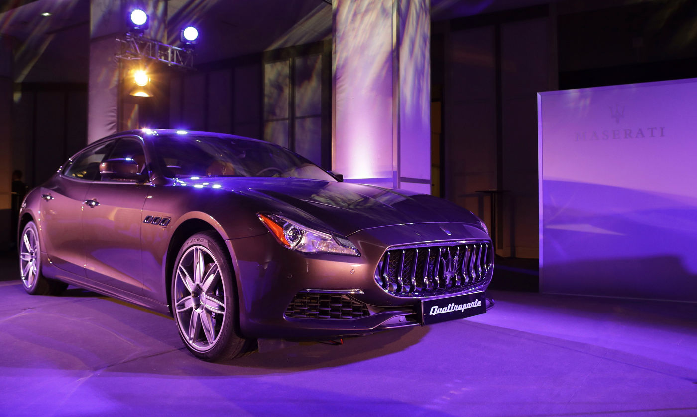Maserati Quattroporte en cena de gala