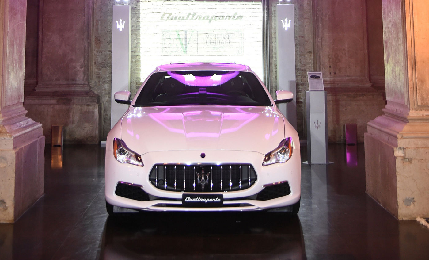 Maserati Quattroporte GTS GranLusso durante gala benéfica