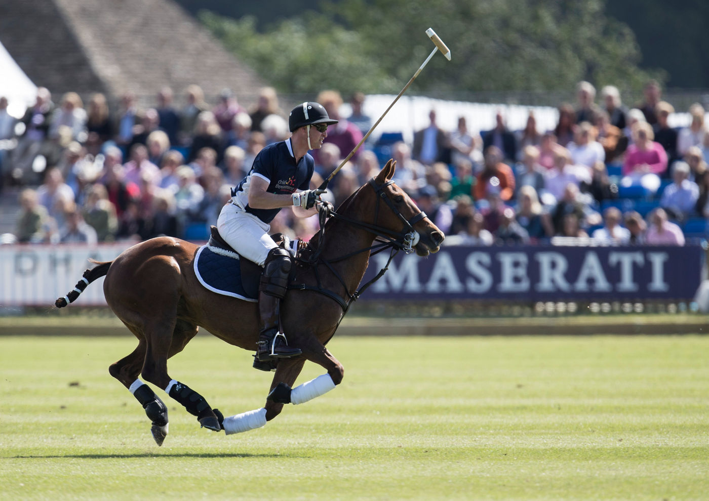 El duque de Cambridge jugando al polo durante partido patrocinado por Maserati