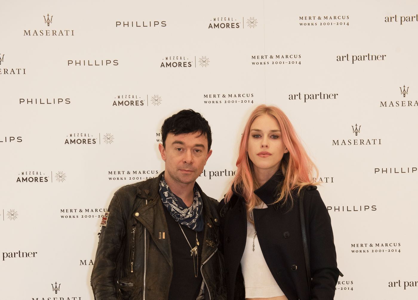 Mary Charteris y Robbie Furze para la exposición de Mert&Marcus en colaboración con Maserati