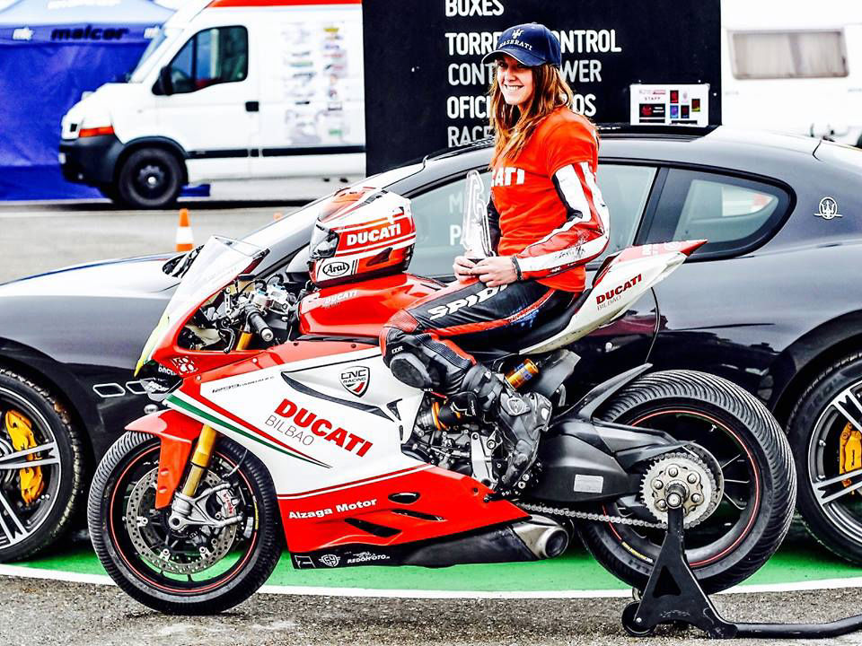 María Barbero y Maserati sobre moto Ducati para la primera Copa de España de Velocidad Femenina