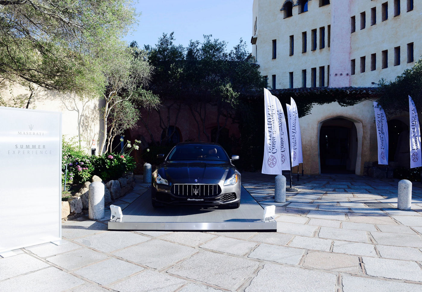 Maserati Quattroporte cerca del hotel Cala di Volpe