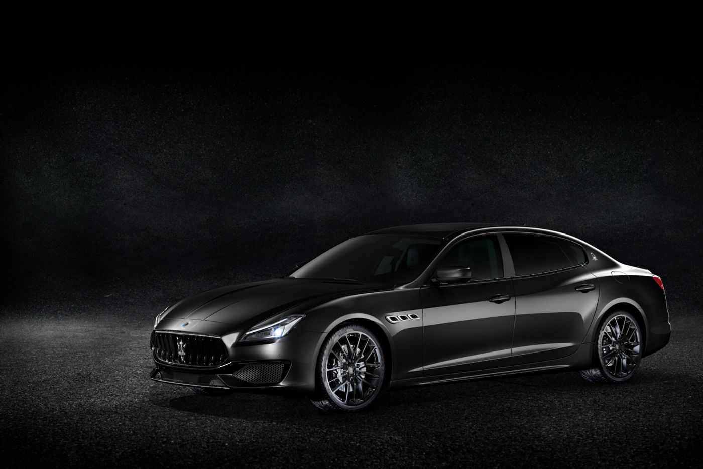 Maserati-Quattroporte-Edizione-Nerissimo_2018-(2)