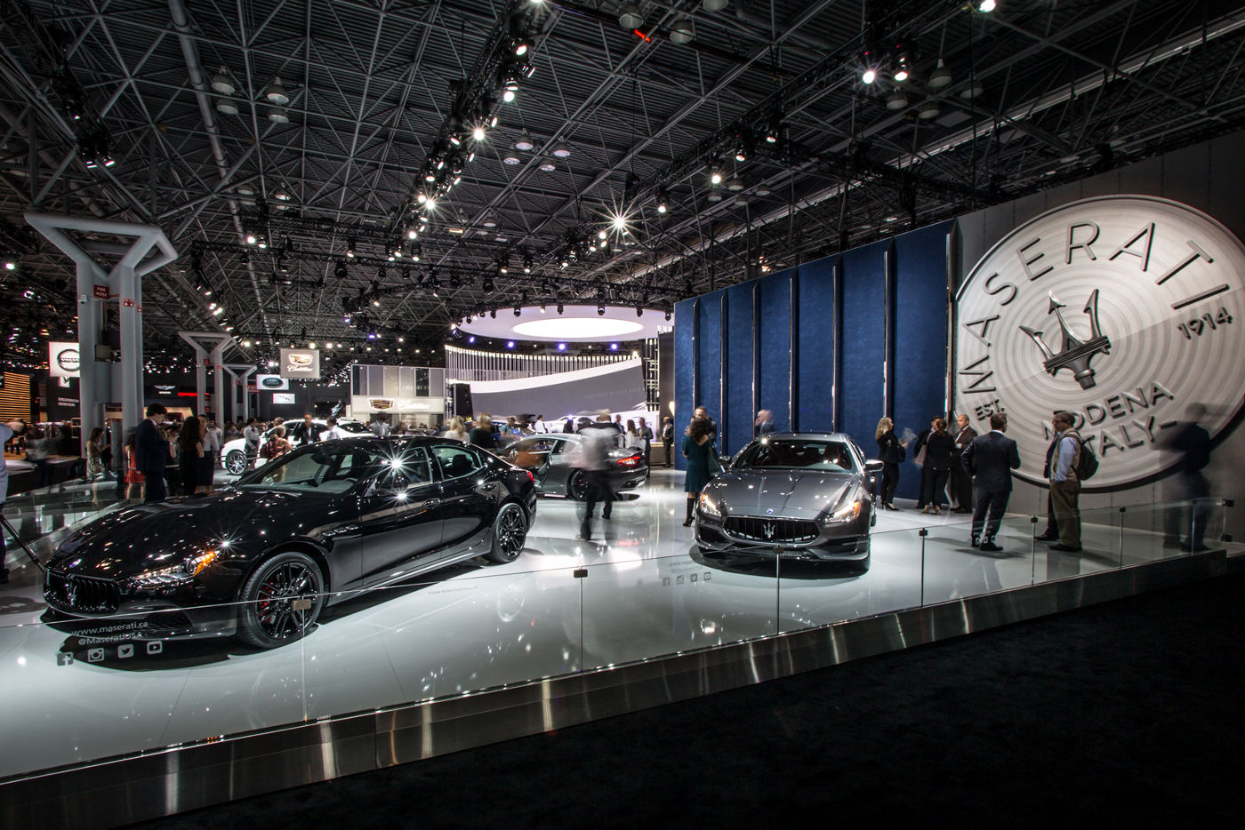 Exposición de Maserati Ghibli y Quattroporte en el New York Motor Show de 2017