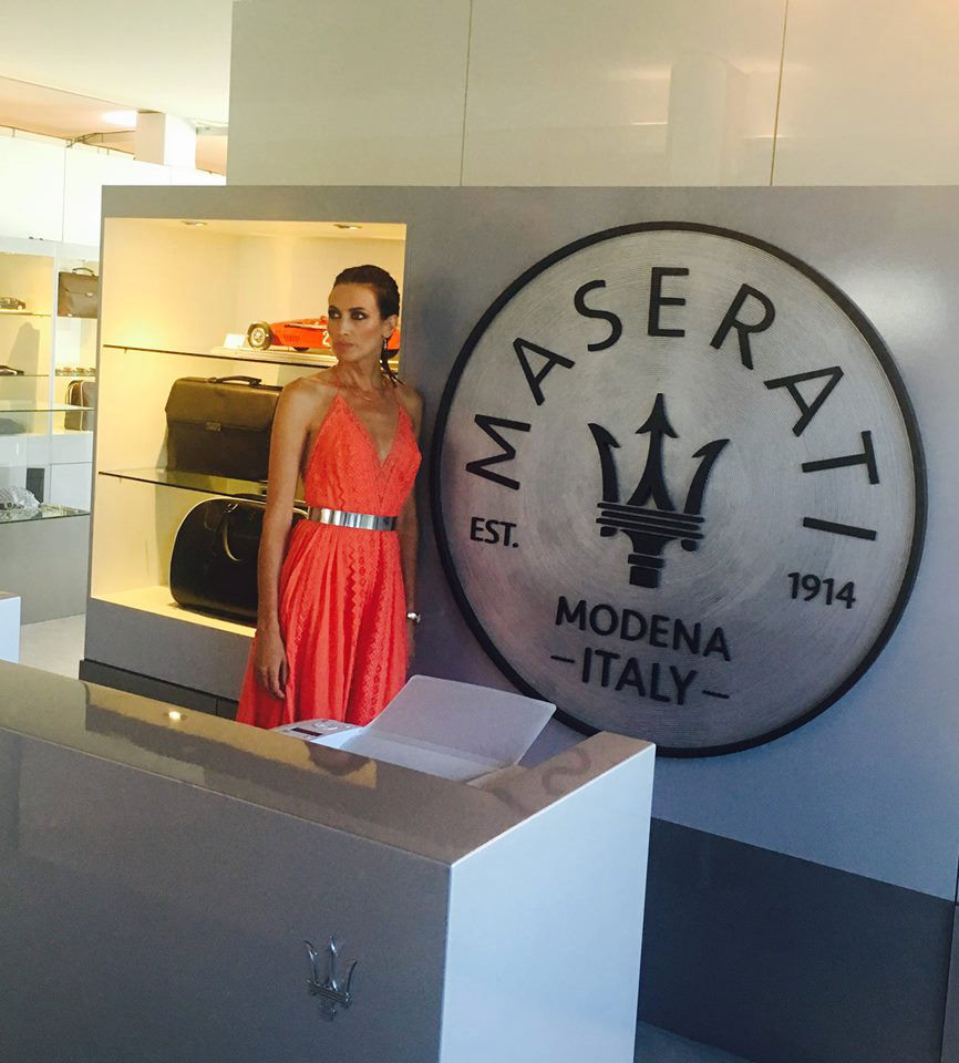 Nieves Álvarez en la tienda de Maserati