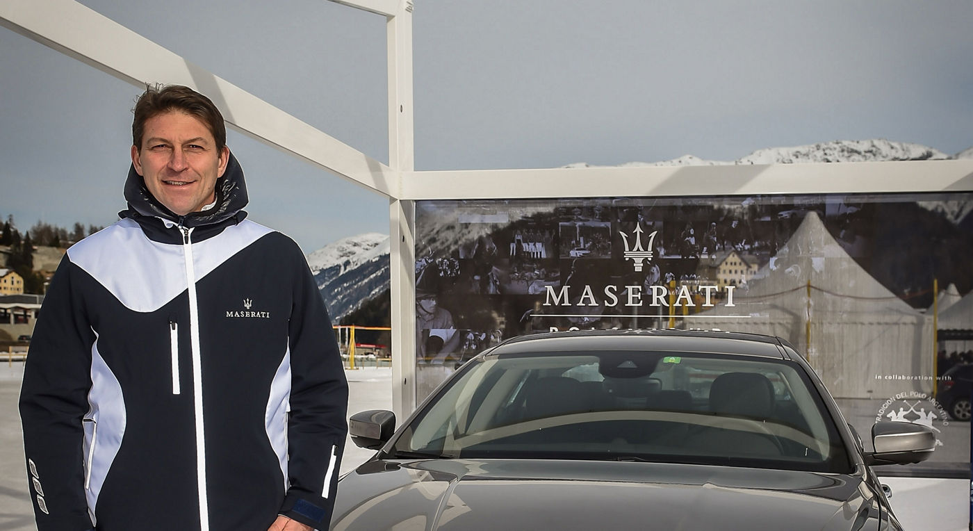 Giulio Pastore delante de un Maserati