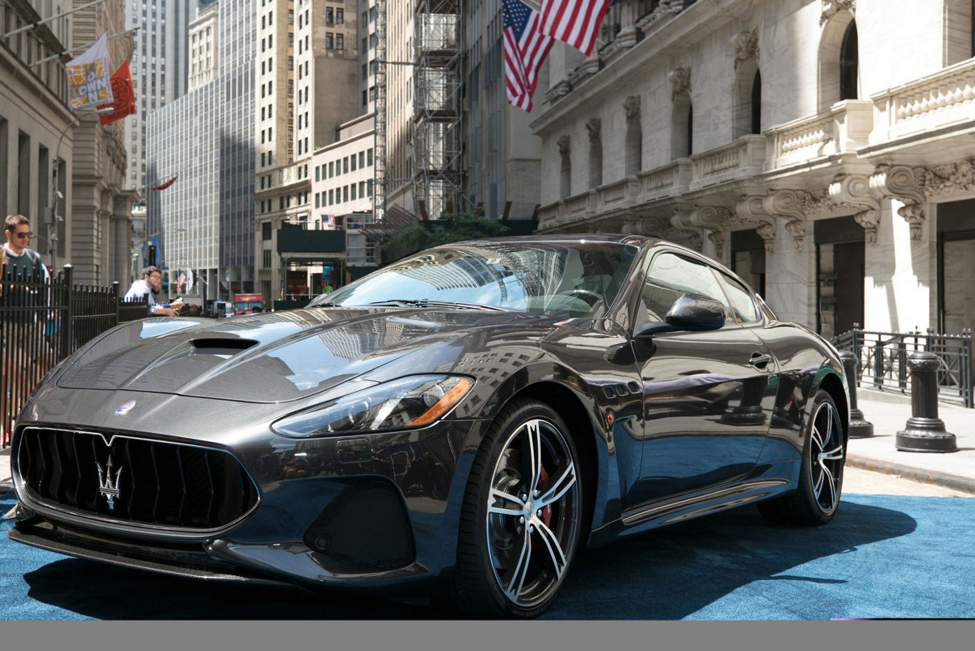 Maserati-GranTurismo-MC-MY18-at-New-York-Stock-Exchange_2017_2 (1)
