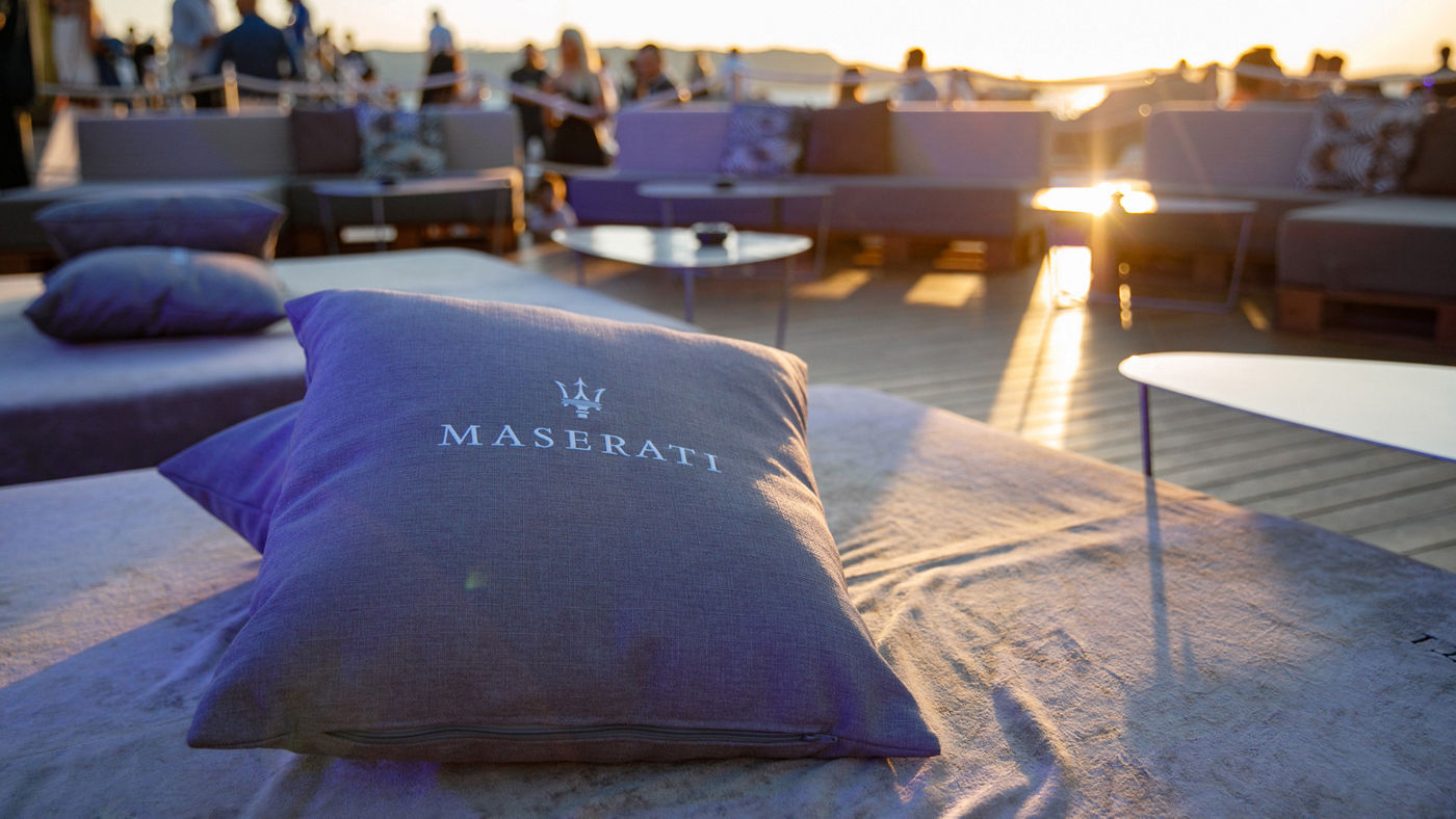 Maserati è ospite del Phi Beach Club di Baja Sardinia in Costa Smeralda